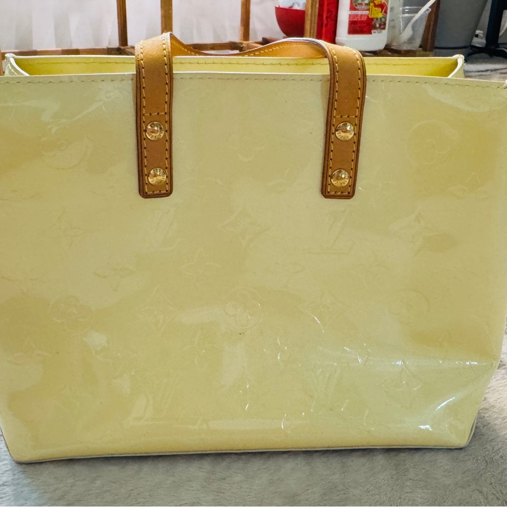 Louis Vuitton Reade PM vernis Cream Tote Bag